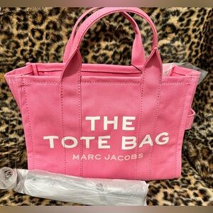 ❤️ DISCONTINUED ❤️ NWT MARC JACOBS TOTE CANDY PINK